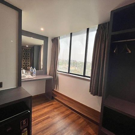 Hotel Pacific By Bestays มุมไบ ภายนอก รูปภาพ